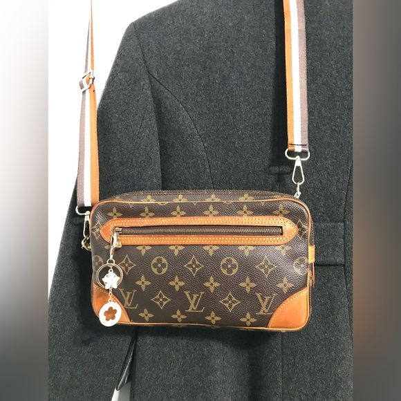 Louis Vuitton Handbags - LOUIS VUITTON CLUTCH BAG ✅AUTHENTIC 863TH